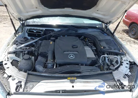 2016 Mercedes-Benz C 300 4Matic z USA, uszkodzony, nr VIN 55SWF4KB7GU100119